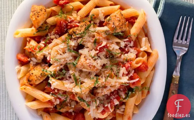 Lomos de Pollo y Penne con Salsa de Tomate con Especias