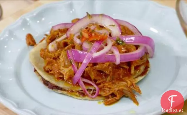 Panuchos de Cerdo y Frijoles en Tiras con Habanero en Escabeche y Cebolla (Cochinita  Pibil) - América Recetas