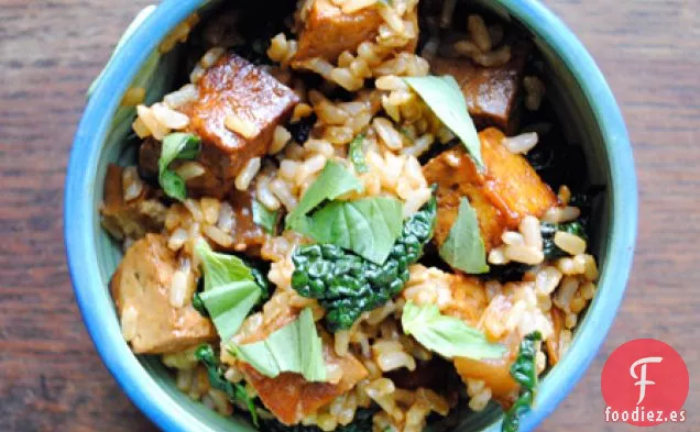 Tazón De Arroz De Tofu Con Verduras Italianas