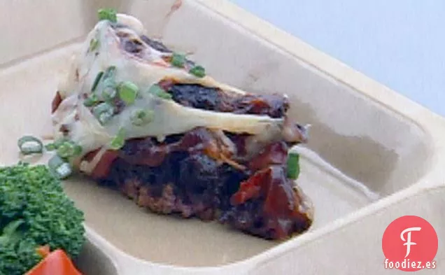 Pastel de Carne Cubierto con Tocino y Queso