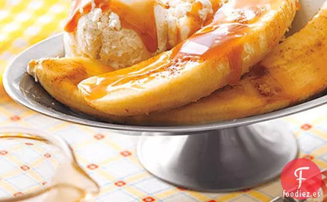 Plátanos a la Parrilla con Helado y Caramelo