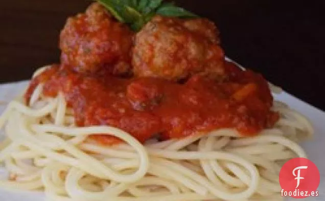 Salsa de Espaguetis Italiana Más Saludable con Albóndigas