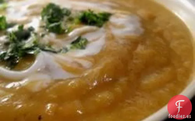 Sopa Cremosa de Verduras de Raíz al Curry