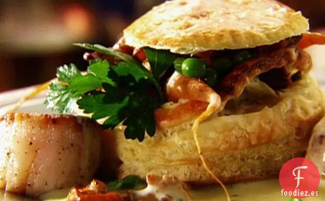 Vieiras de Mar a la Brasa en Beurre Blanc con Verduras de Primavera en Hojaldre