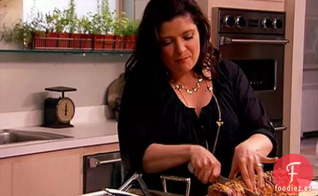 Lomo de Cerdo Asado con Coles de Bruselas, Chalotes y Ajo