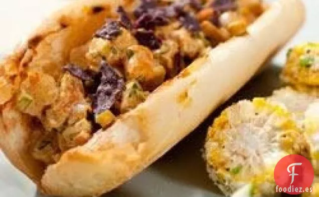 Ensalada de Camarones con Mayonesa de Chile Rojo y Chips de Maíz Azules