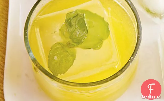 Agua Fresca de Piña