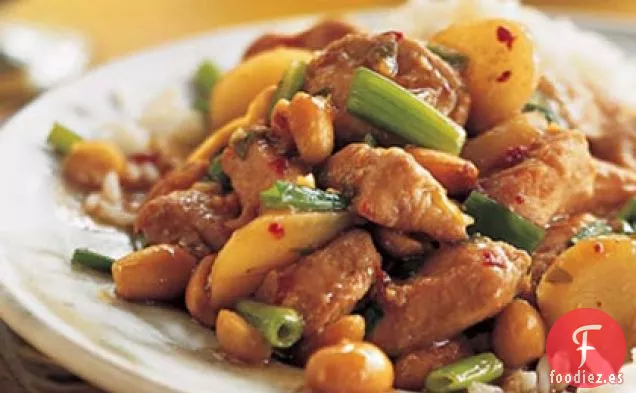Pollo Salteado Al Estilo De Sichuan Con Cacahuetes