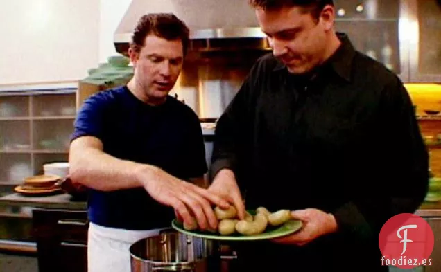 Bratwurst Cocido a fuego lento con Cebolla y Col Lombarda