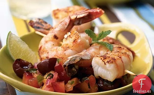 Brochetas de Camarones a la Parrilla con Salsa de Frutas de Verano