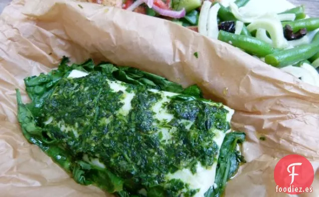 Pescado Salvaje En Pergamino Con Hierbas De Verano