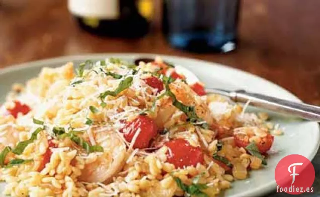 Camarones y Orzo con Tomates Cherry y Queso Romano