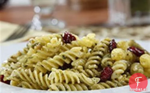 Rotini Barilla® sin Gluten con Pesto de Cebolleta Carbonizada, Anacardos Tostados y Arándanos