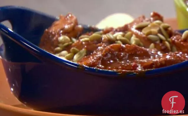 Mole De Pollo Desmenuzado Escalfado En Cerveza