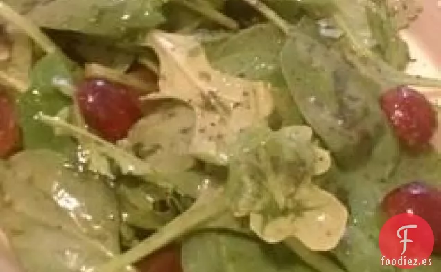 Ensalada de Rúcula y Romana con Uvas Rojas