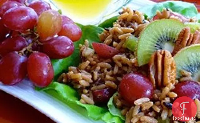Ensalada de Arroz Salvaje con Nueces, Kiwis y Uvas Rojas
