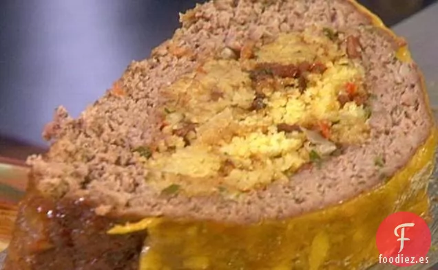 Pastel de Carne Relleno de Pan de Maíz