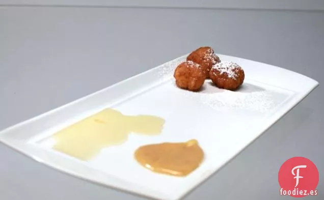 Buñuelos con Caramelo de Romero y Miel de la Zona
