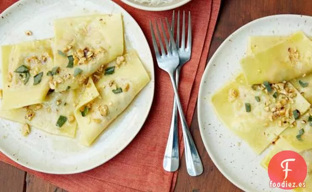 Raviolis de Calabaza Asada con Salvia, Avellanas y Salsa de Mantequilla Marrón