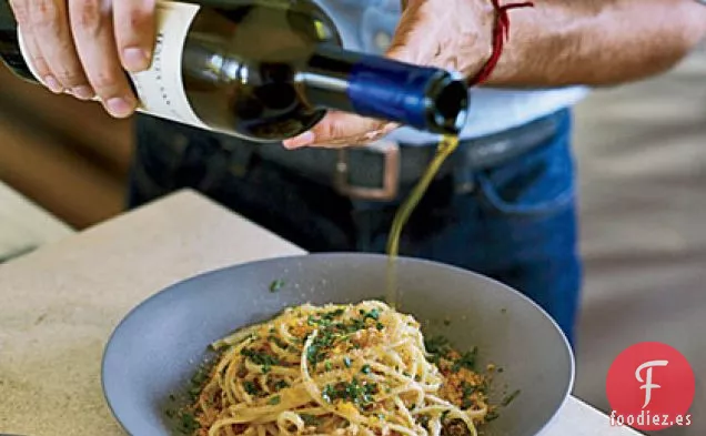Espaguetis con Botarga y Pan Rallado de Almendras