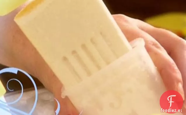 Paletas de Ponche de Huevo: Coquito