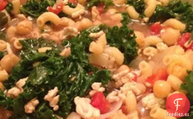 Sopa de Garbanzos de Pavo y Col Rizada con Pasta