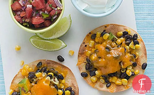 Tostadas de Maíz, Aguacate y Frijoles Negros