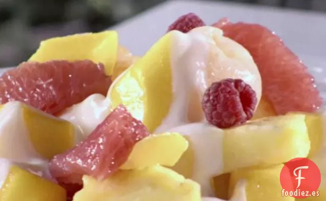 Ensalada Matutina de Frutas y Mango con Yogur de Lima