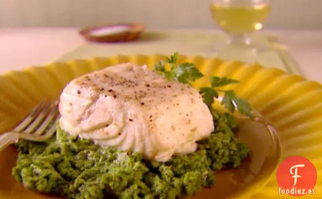 Fletán Escalfado en Aceite de Oliva con Pesto de Brócoli Rabe