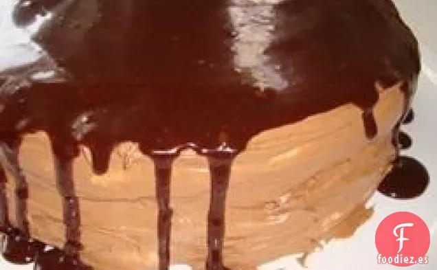 Tarta de Merengue de Chocolate, Canela Y Avellanas