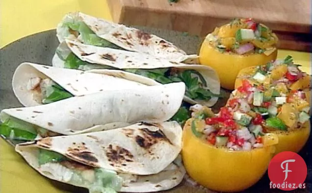 Tacos de Pescado de Fletán con Salsa de Guacamole