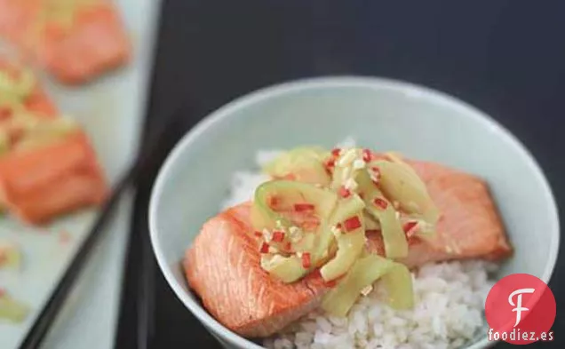 Tazón de Arroz de Salmón con Salsa de Lima y Jengibre