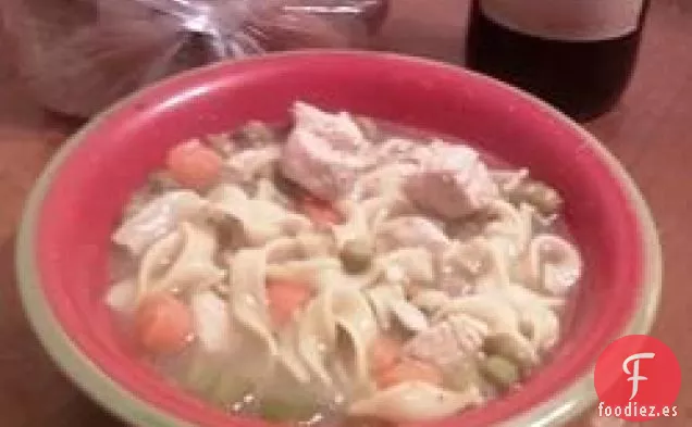 Sopa de Fideos con Pollo A La Parrilla