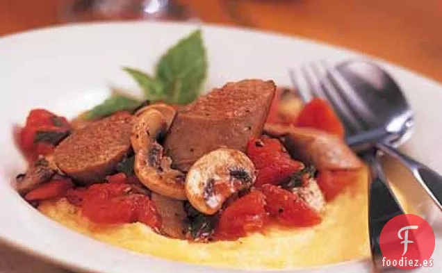 Polenta de Parmesano con Salchicha y Champiñones