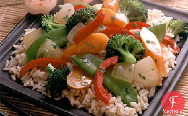 Verduras Con Jengibre Sobre Arroz Integral