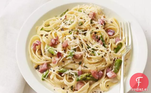 Pasta con Espárragos y Jamón