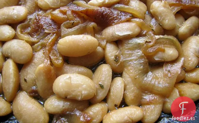 Judías Verdes Con Cebolla Caramelizada y Salsa De Mostaza