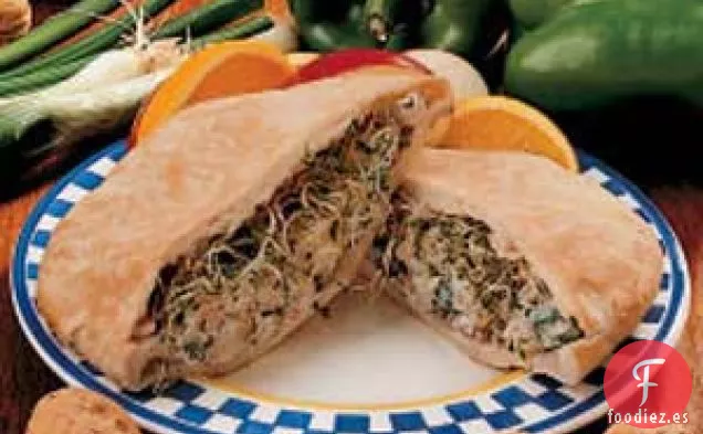 Sándwiches de Pita de Pollo Con Nueces