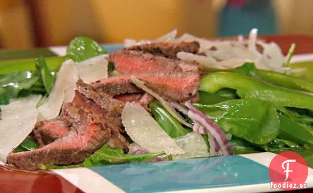 Ensalada de Rúcula con Filete, Parmesano Rallado y Vinagreta de Limón