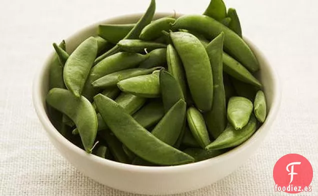 Salteado de Guisantes con Pollo y Azúcar con Salsa Cremosa de Pesto