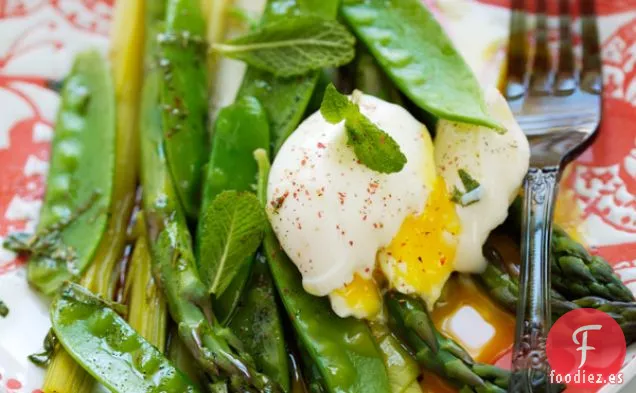 Verduras De Primavera Y Huevos Enteros Blandos Cocidos Huevos, Vainilla