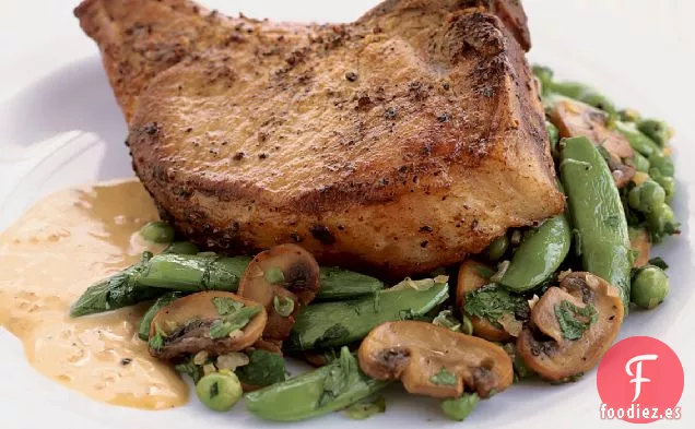 Chuletas de Cerdo con Pimienta y Fricasé de Verduras