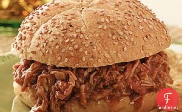 Sándwiches de Cerdo con Salsa Barbacoa de Cerveza de Raíz
