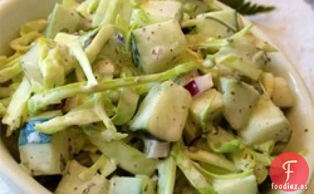 Ensalada de Col Picante con Pepinos y Apio