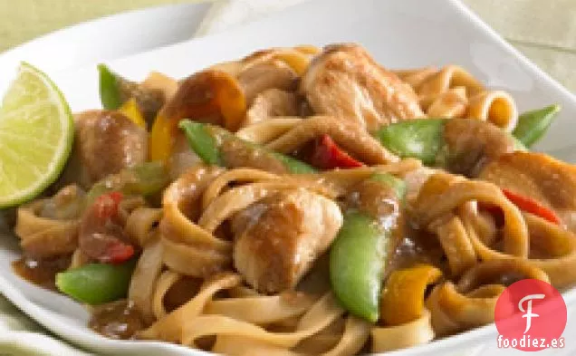 Tazón de Fideos de Pollo Asiático