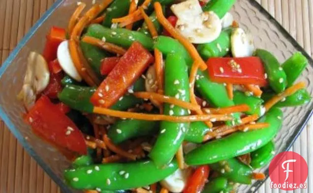 Ensalada De Guisantes A Presión De Azúcar Con Aderezo Dulce De Jengibre Y Soja