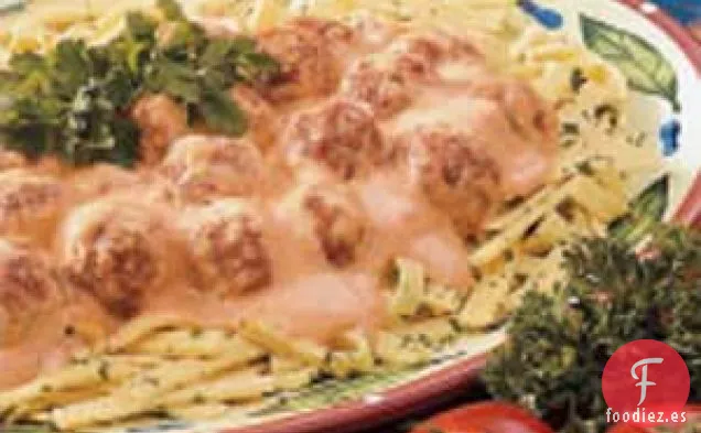 Stroganoff de albóndigas con Fideos
