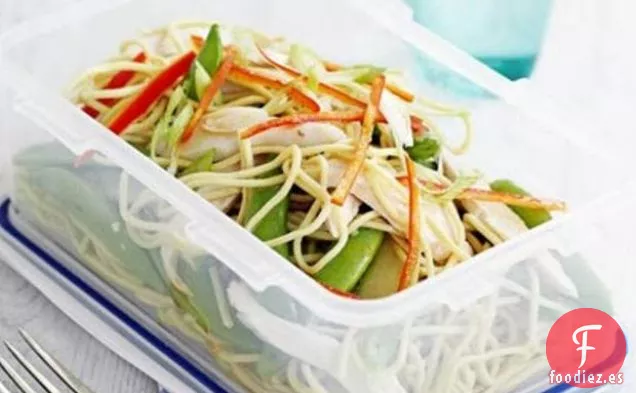 Fideos Asiáticos de Pepino y Pollo