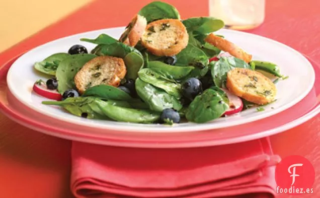 Ensalada De Hierbas De Espinacas Con Crutones De Pesto