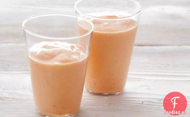 Batido de Agua de Coco con Mango, Plátano y Fresas